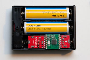 微小但強(qiáng)大 一塊能同擠一節(jié)五號(hào)電池艙的類(lèi) Arduino 主板
